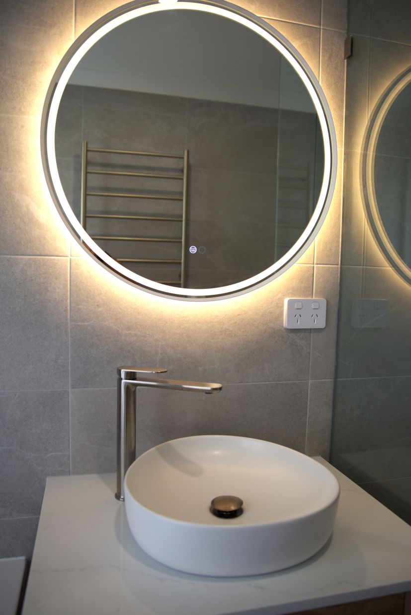 Vanity mirror detail