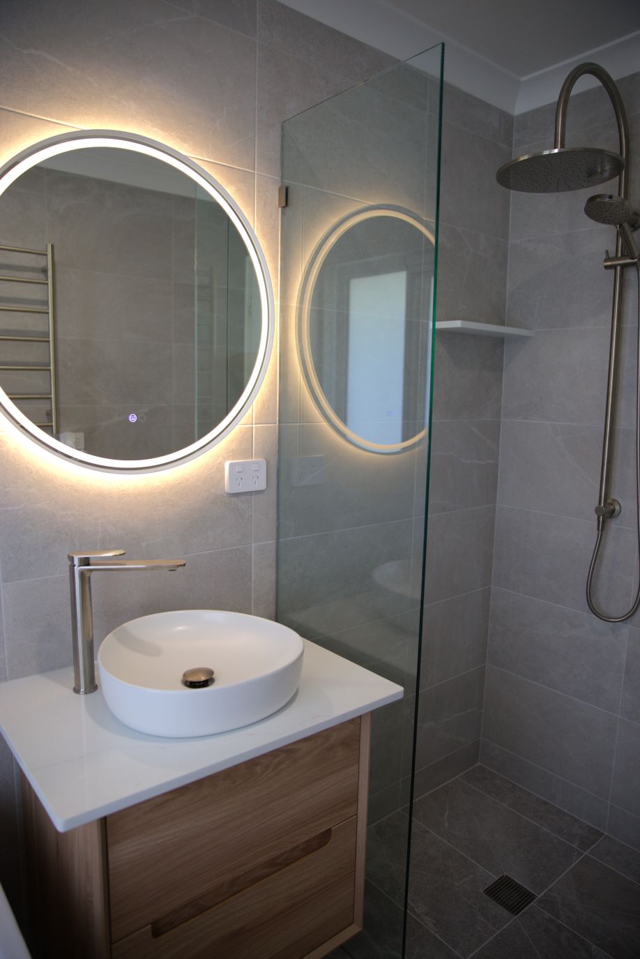 Vanity and shower detail